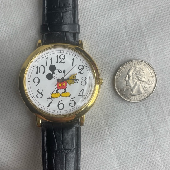 VTG Mickey Mouse Watch by Lorus Large Face Moving Hands New Battery Walt Disney - Picture 7 of 12